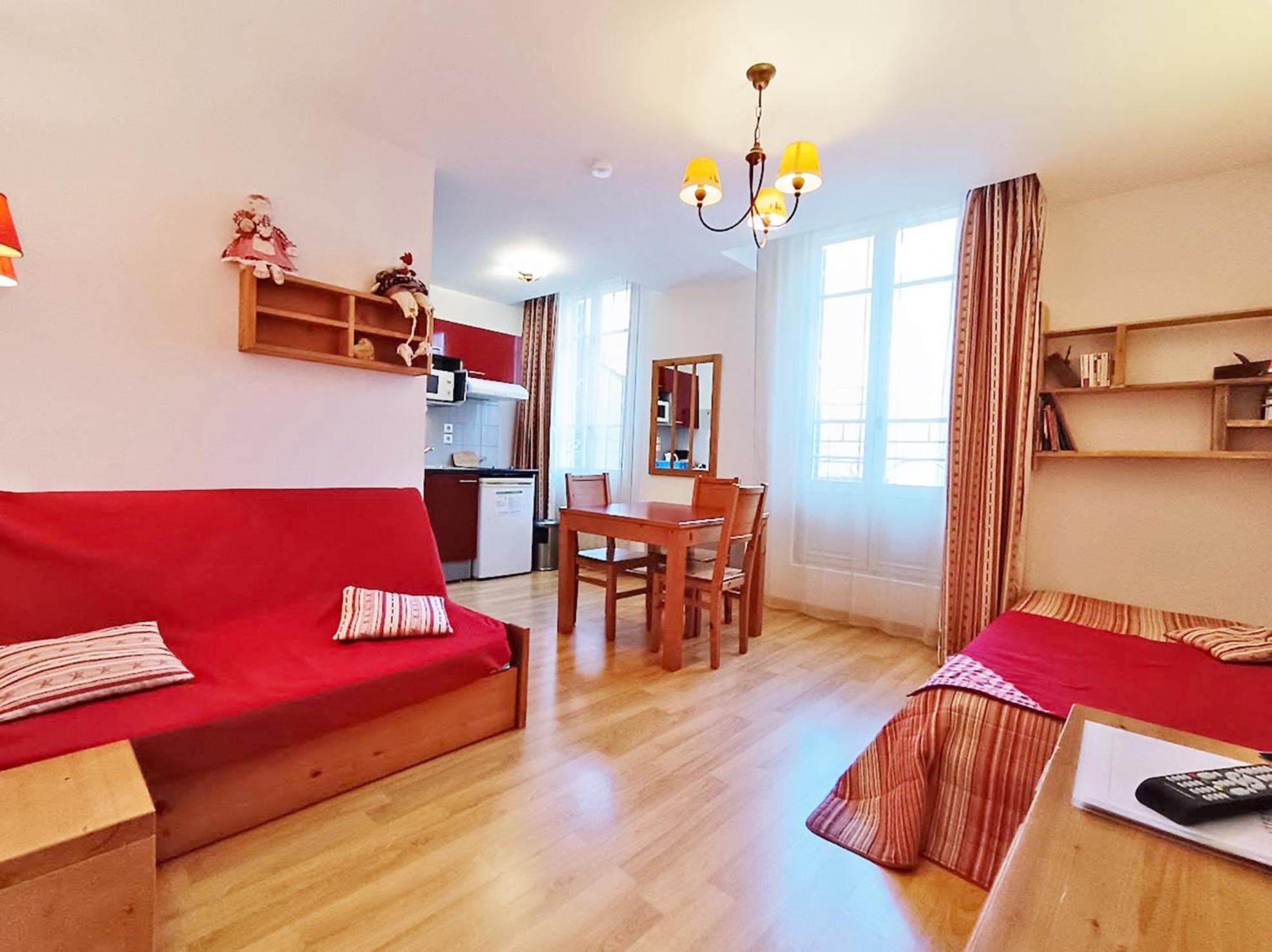 Le Bouquetin, Studio, Centre Luchon, Wifi, Casier A Skis, Ascenseur, 3 Personnes Bagnères-de-Luchon Eksteriør bilde